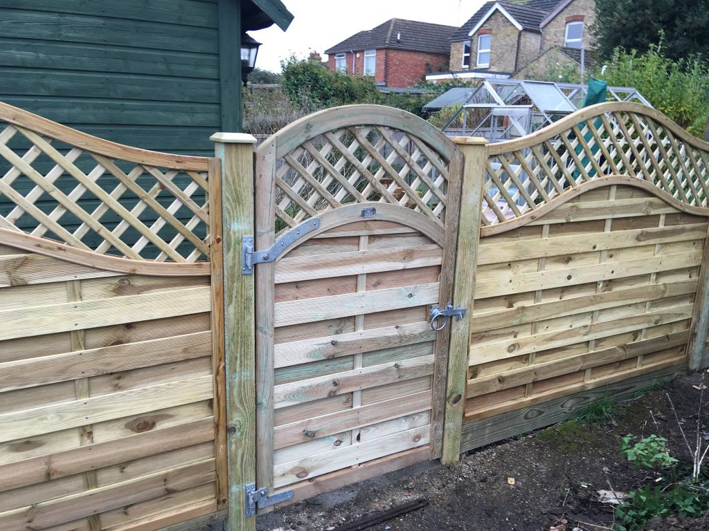 Fencing panels and gate install Robert Smith Fencing Solutions Ltd.